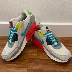 Nike Air Max women’s size 7 youth 5 Elastic laces Colorful!